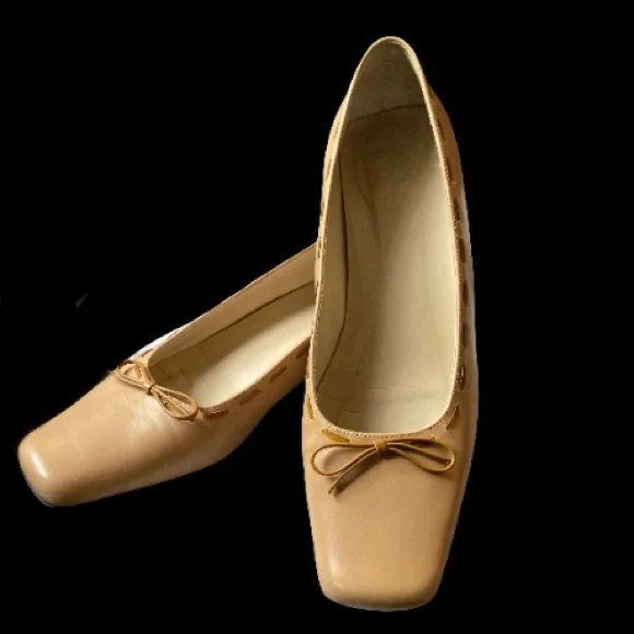 Coach Women Vtg tan smooth leather square toe dress shoes with bow size 8.5 - Picture 6 of 11